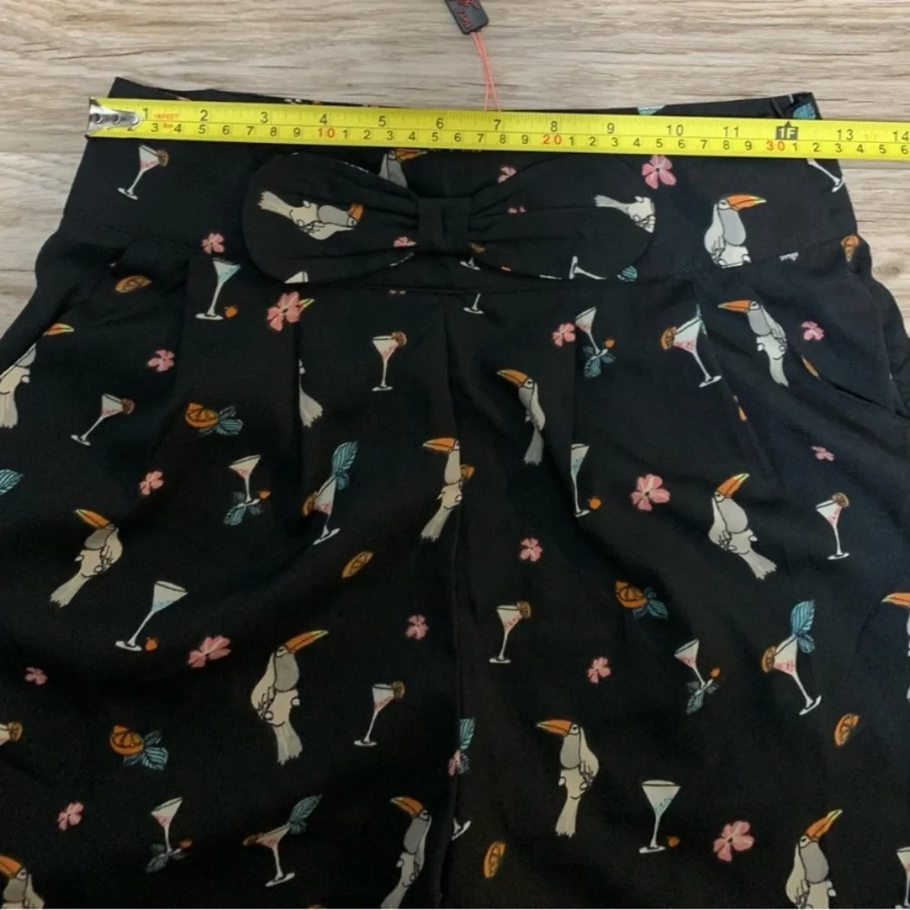 Yumi Bow Toucan Martini Shorts - 4 Pockets - US 2/4 - NEW